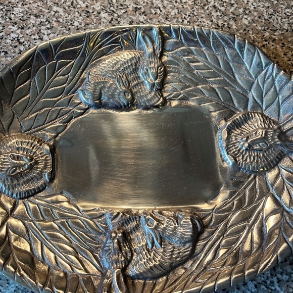 Bunny/Rabbit Metalware Tray with Handles - Picture 3 of 8